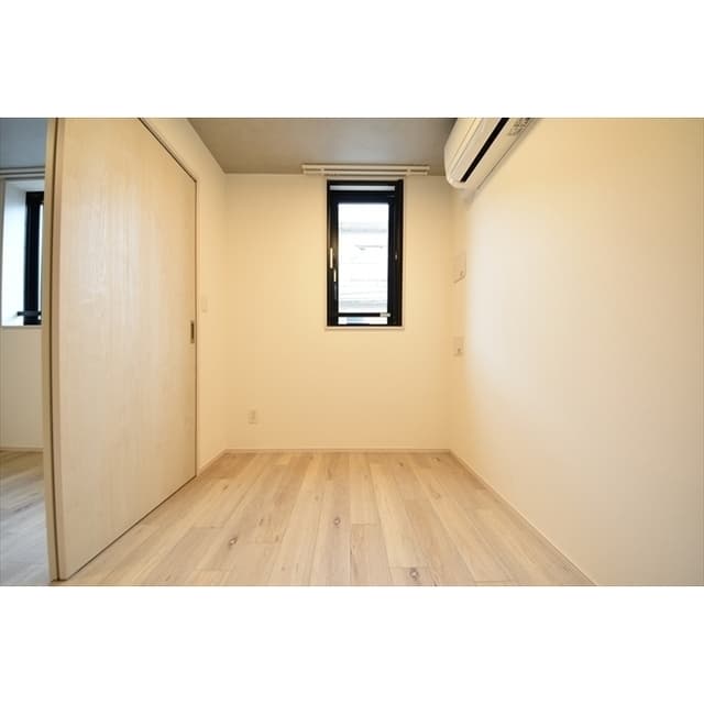 Room image 15