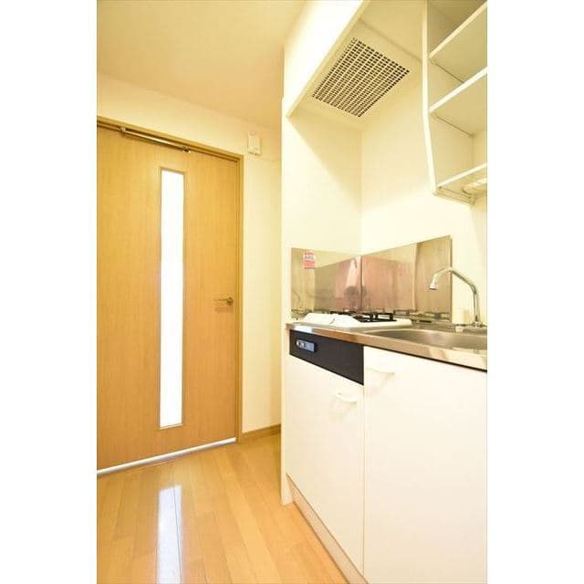 Room image 8