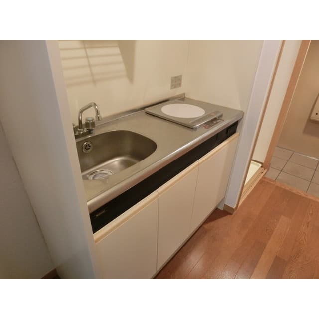 Room image 8