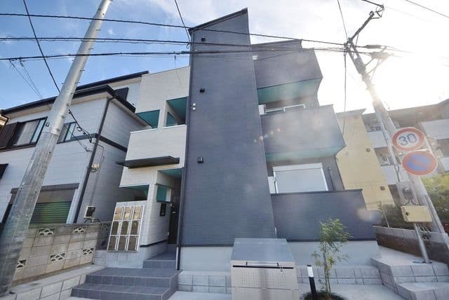 Main exterior of CRASTINE Toro