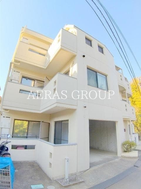 Main exterior of Abitacion Shimoyamaguchi