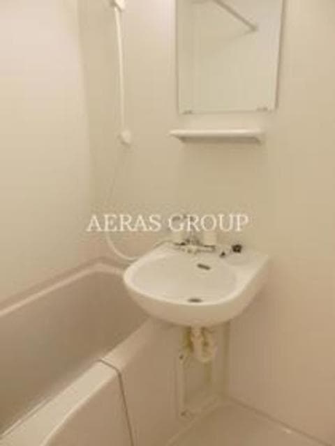 Room image 8