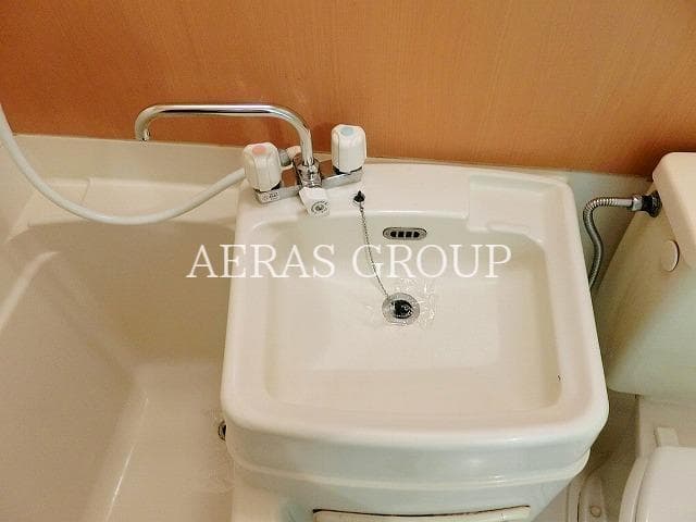 Room image 8