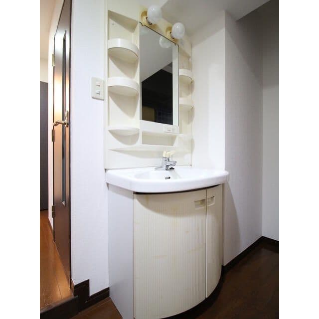 Room image 9