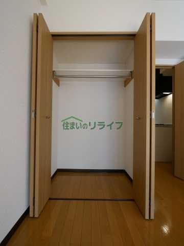 Room image 8