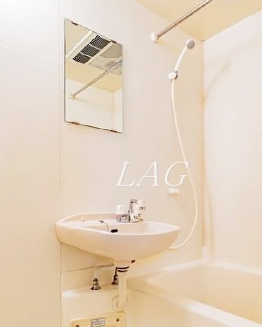 Room image 8
