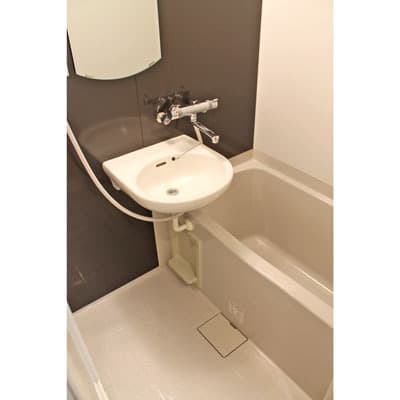 Room image 8