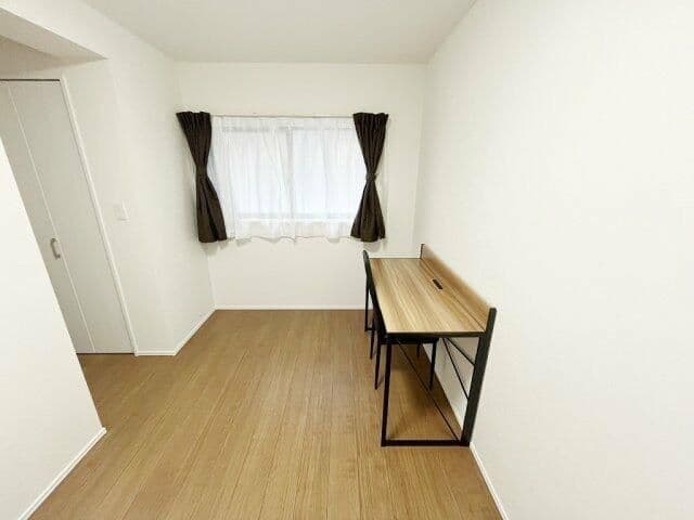 Room image 15