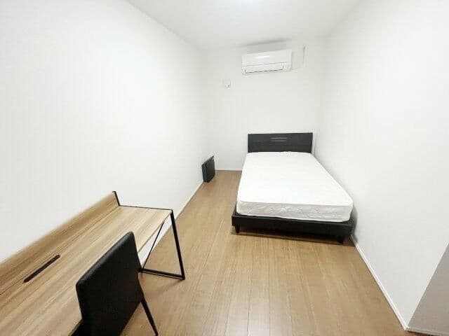 Room image 8