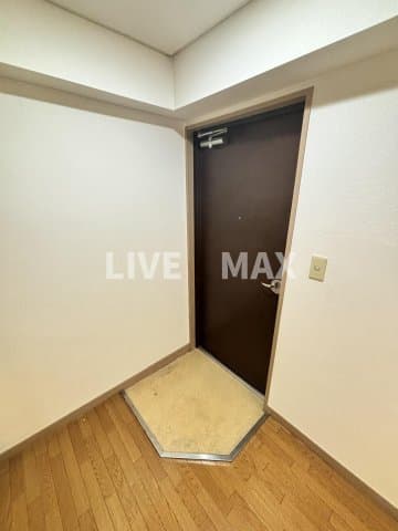 Room image 12