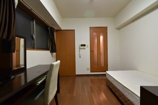 Room image 12