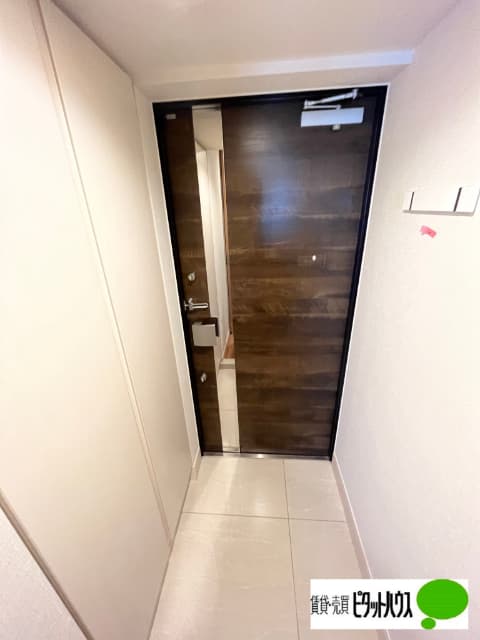 Room image 10