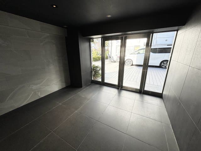 Room image 11