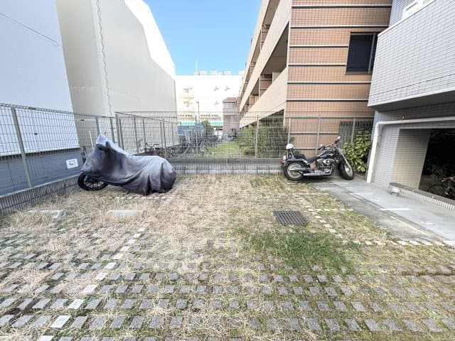 Room image 12
