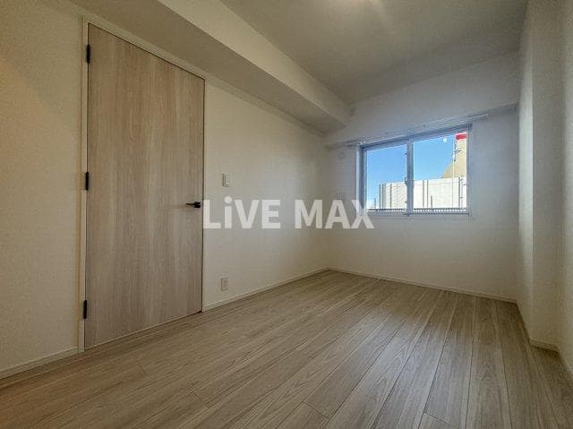 Room image 8