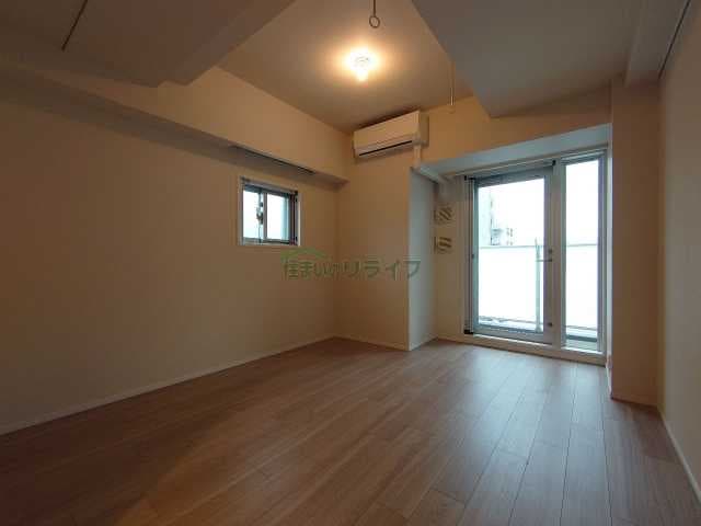 Room image 8