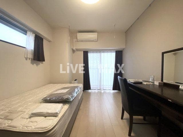 Room image 8