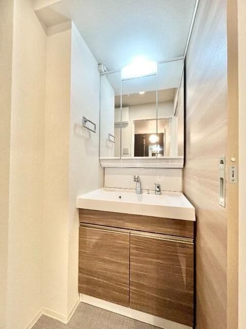 Room image 9