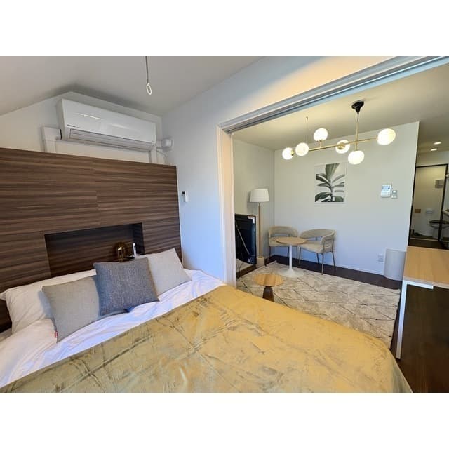Room image 10