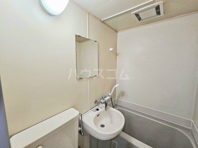 Room image 8