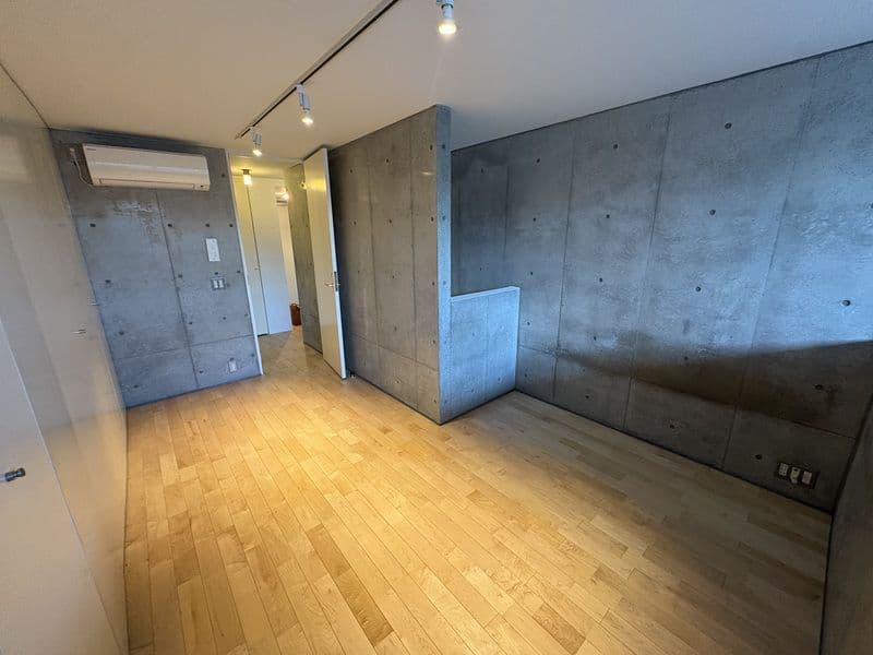 Room image 8
