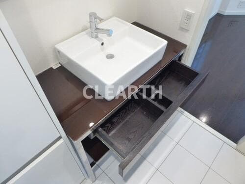 Room image 8