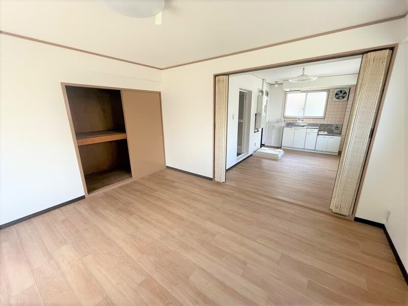 Room image 8