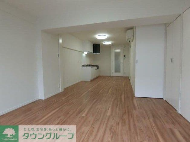 Room image 8