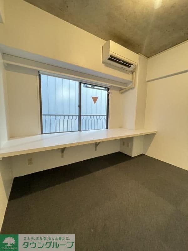 Room image 8