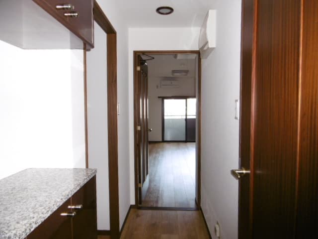 Room image 12