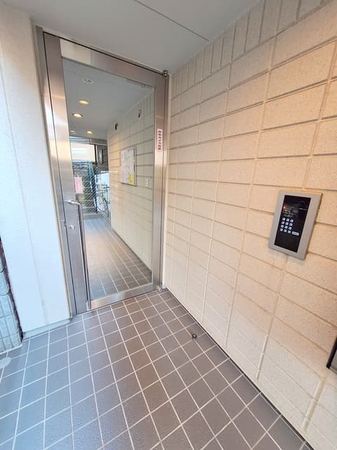 Room image 14