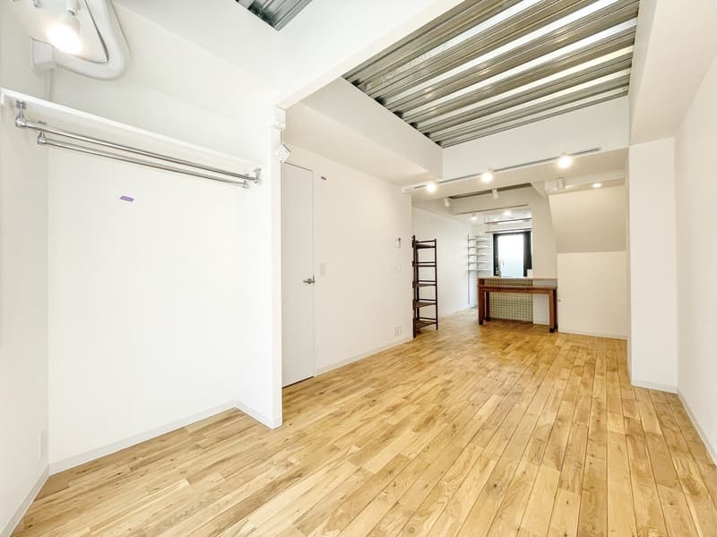 Room image 8