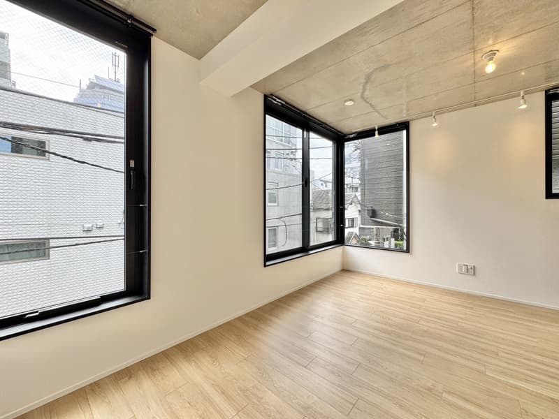 Room image 12