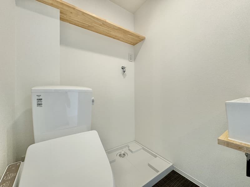 Room image 8