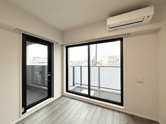 Room image 15