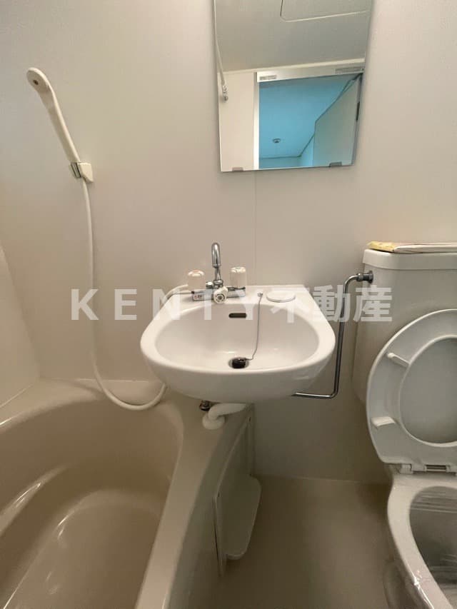 Room image 8