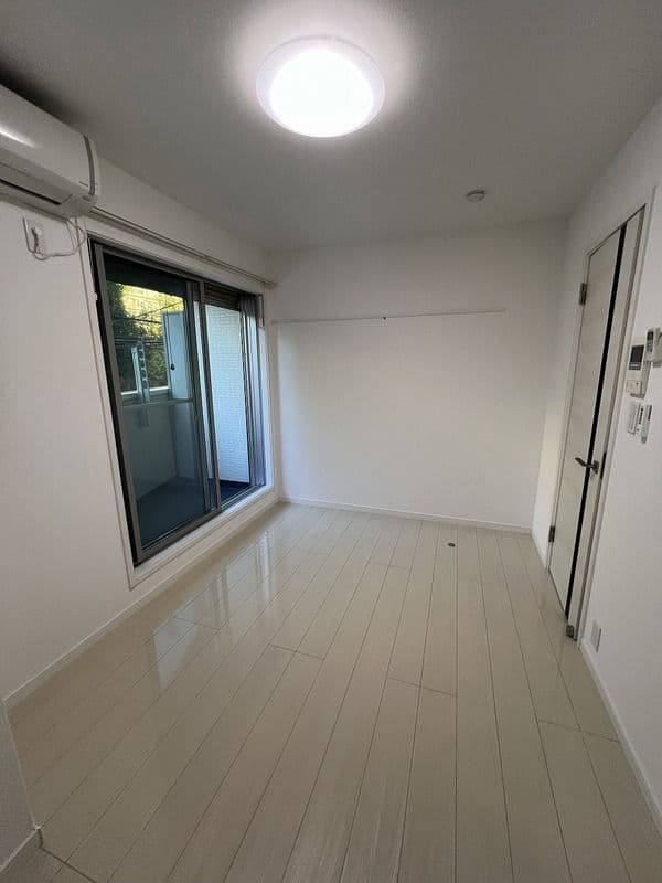 Room image 8