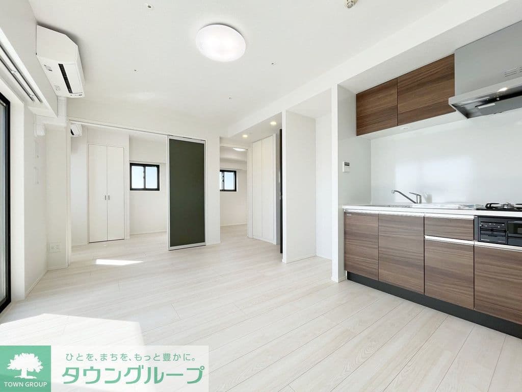 Room image 8