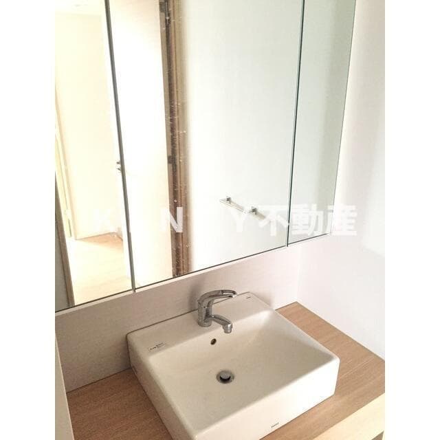 Room image 8