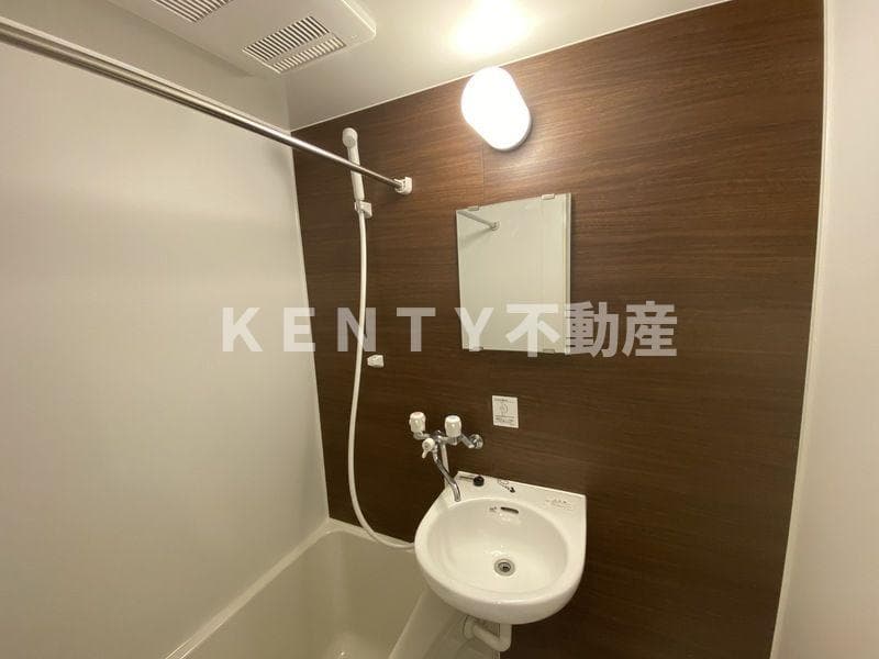 Room image 8