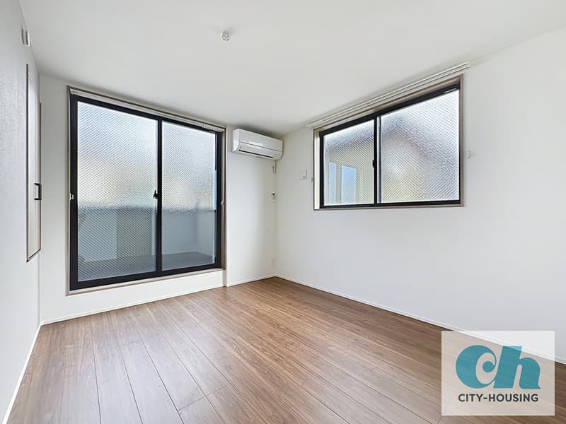 Room image 8
