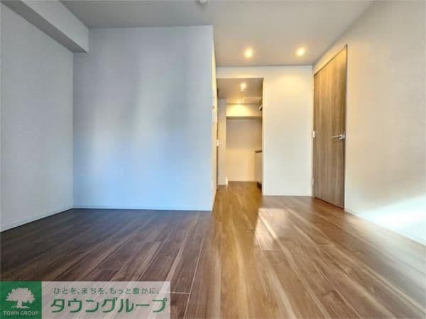 Room image 8