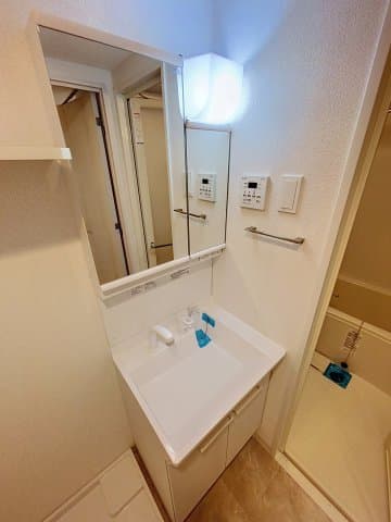Room image 9
