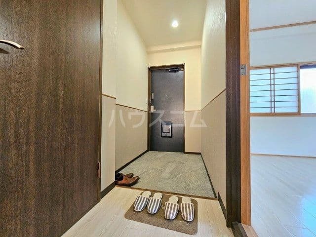 Room image 12