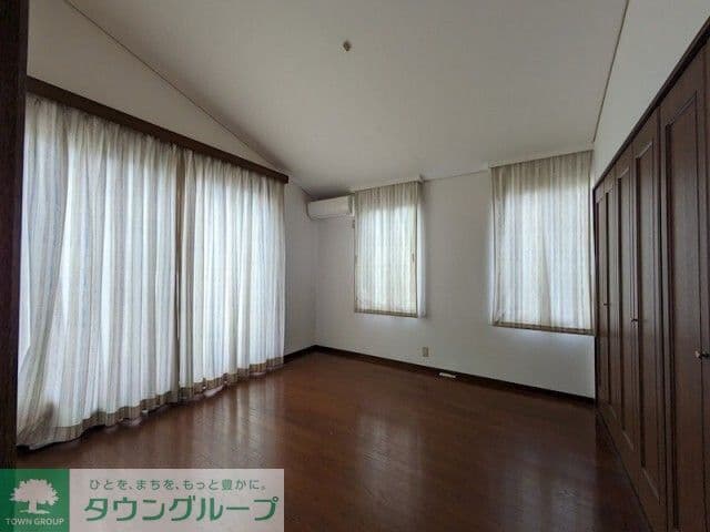 Room image 13