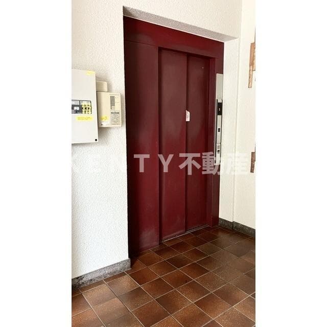 Room image 14