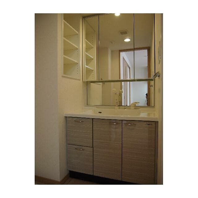 Room image 8