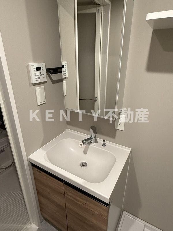 Room image 8