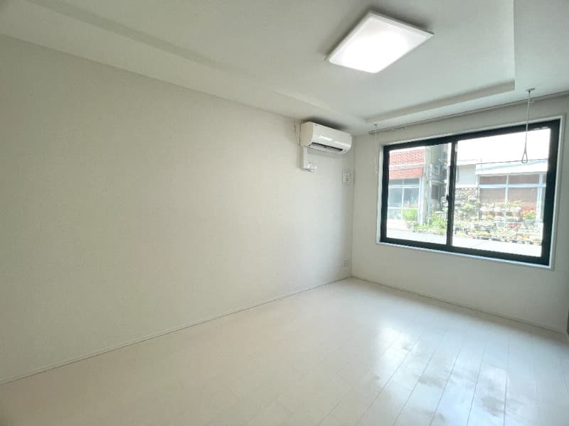 Room image 14