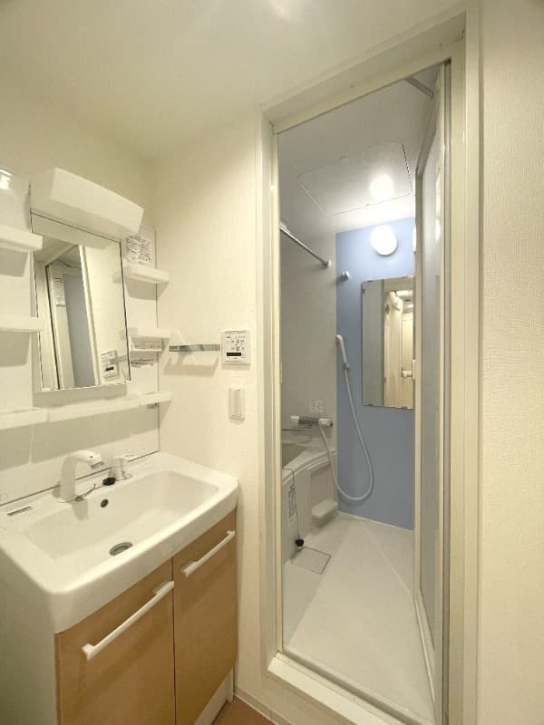 Room image 9
